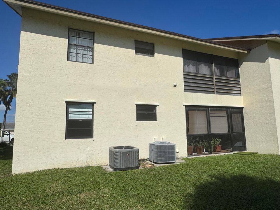 На продажу: $220,000 (2 спален, 2 ванн, 887 Квадратных фут)