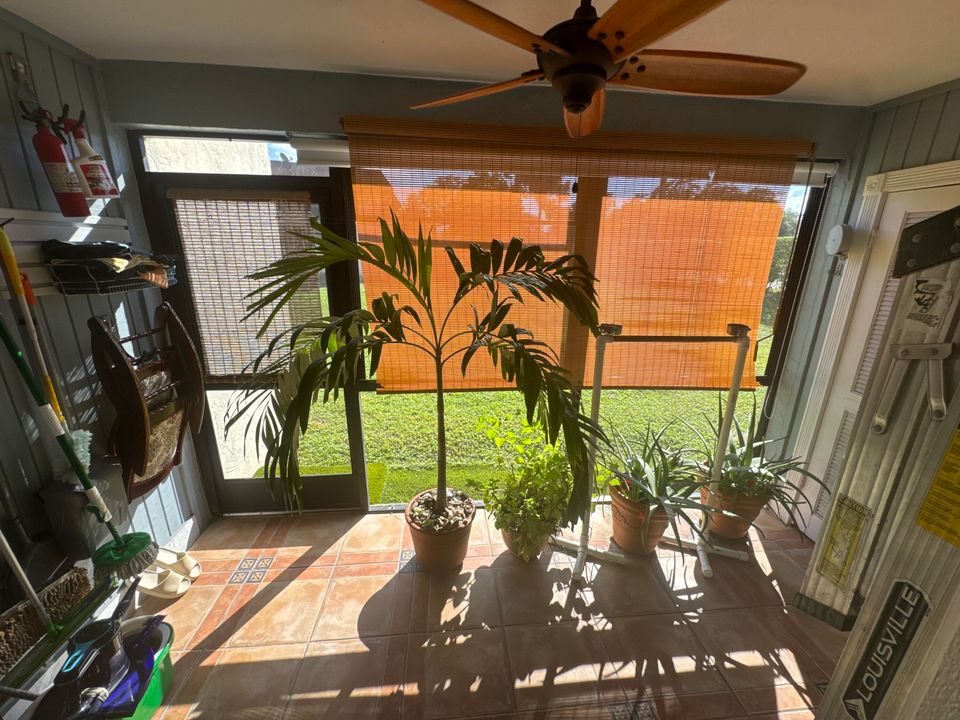 На продажу: $220,000 (2 спален, 2 ванн, 887 Квадратных фут)