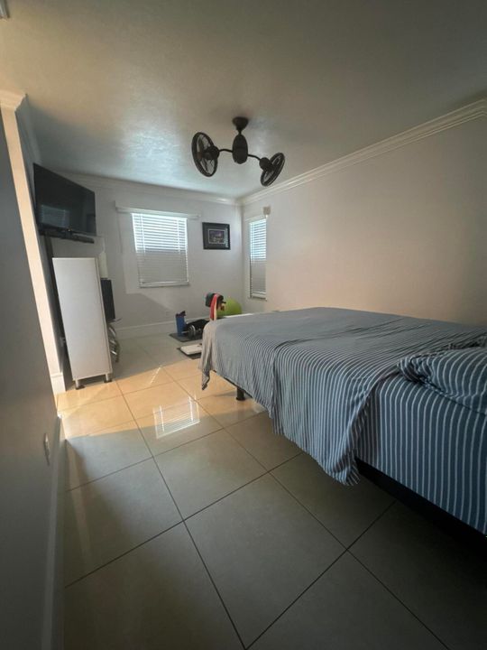 На продажу: $220,000 (2 спален, 2 ванн, 887 Квадратных фут)