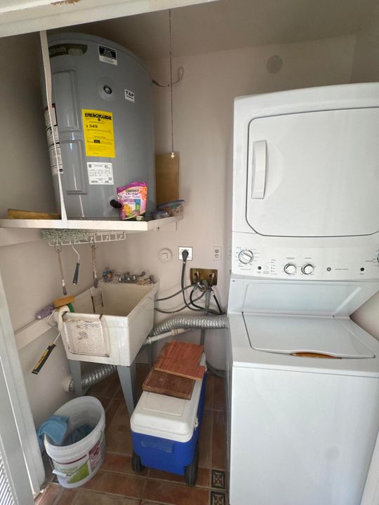 На продажу: $220,000 (2 спален, 2 ванн, 887 Квадратных фут)