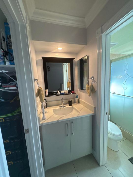 На продажу: $220,000 (2 спален, 2 ванн, 887 Квадратных фут)