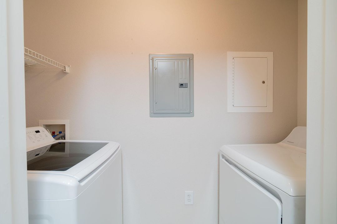 For Rent: $1,800 (1 beds, 1 baths, 740 Square Feet)