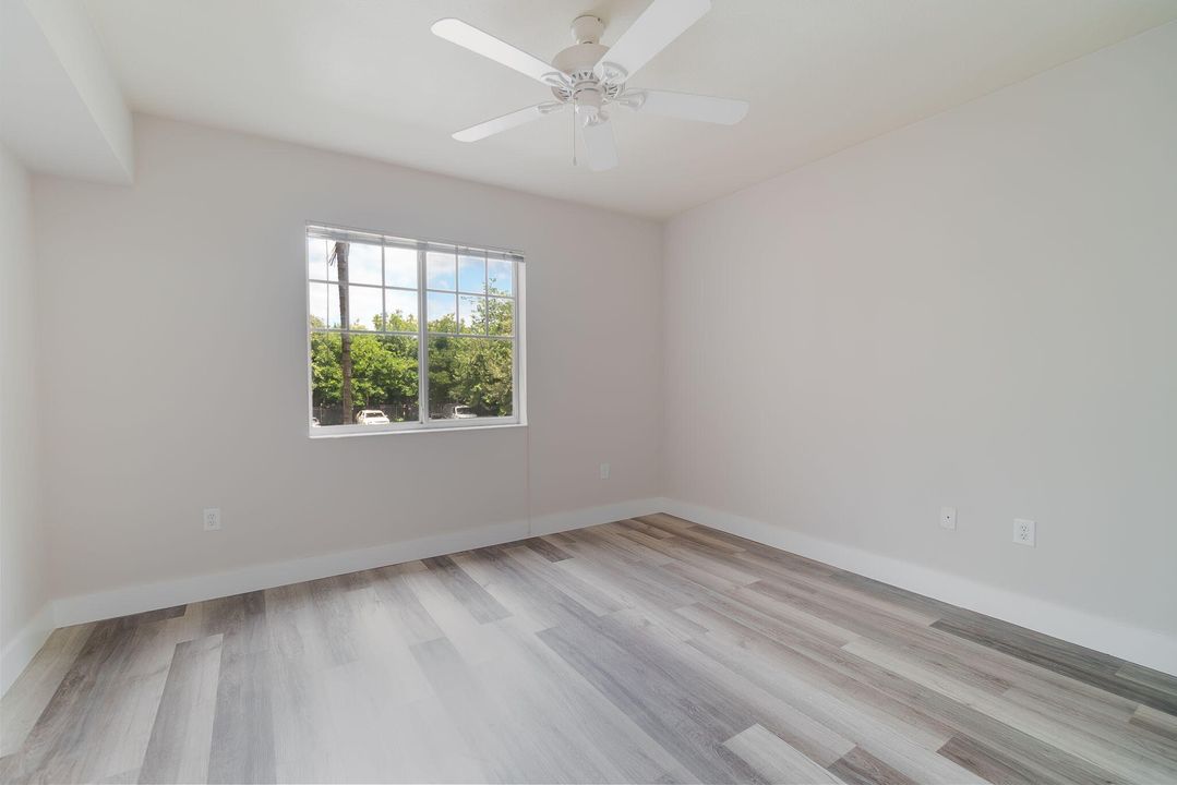 For Rent: $1,800 (1 beds, 1 baths, 740 Square Feet)