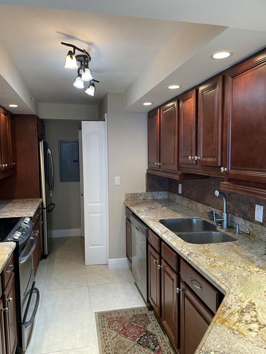 For Rent: $5,100 (2 beds, 2 baths, 1524 Square Feet)