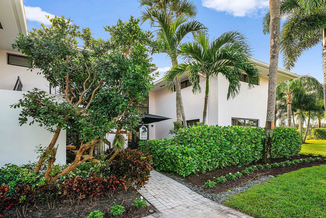 For Sale: $590,000 (2 beds, 2 baths, 1737 Square Feet)