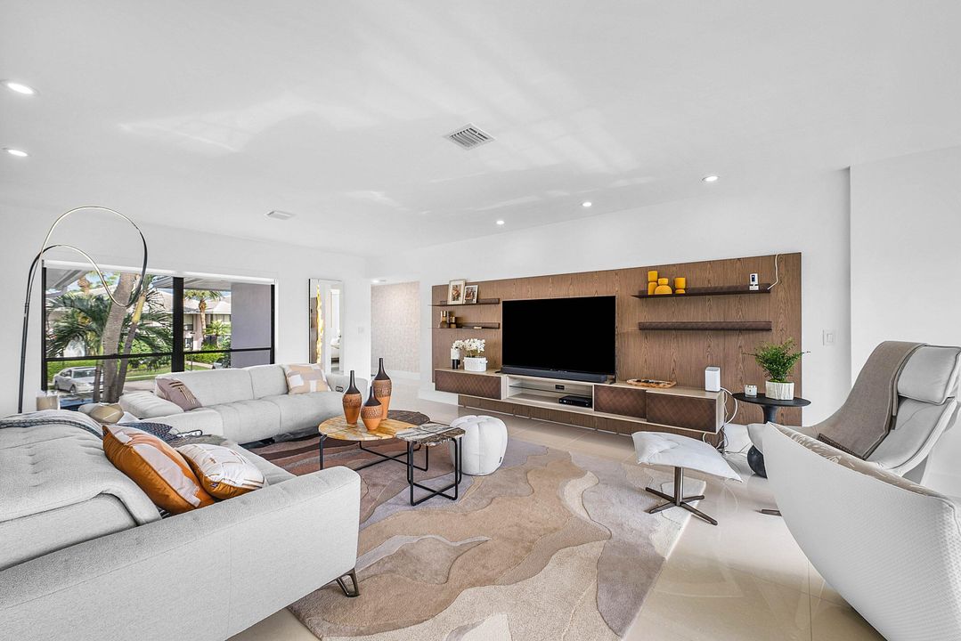 For Sale: $590,000 (2 beds, 2 baths, 1737 Square Feet)