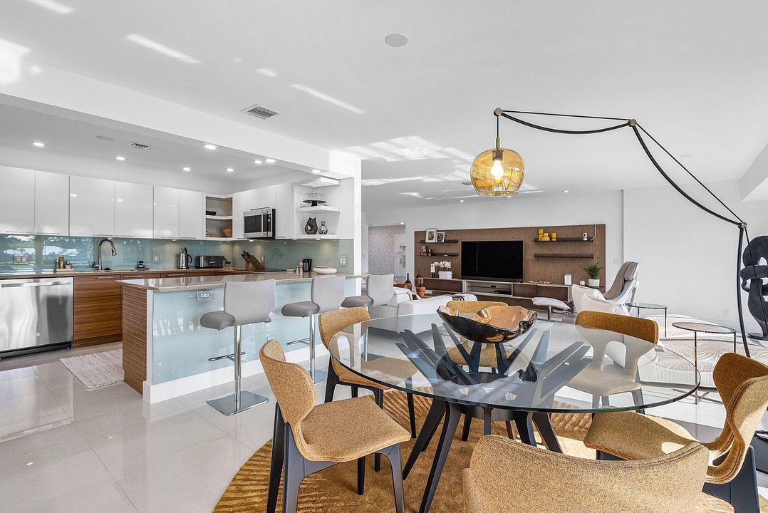 For Sale: $590,000 (2 beds, 2 baths, 1737 Square Feet)