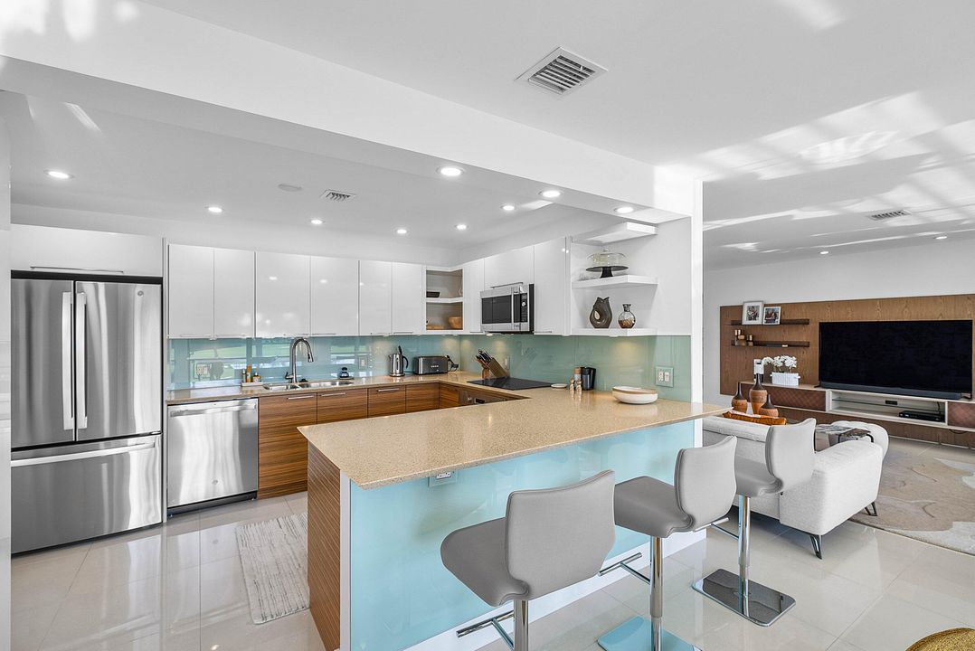 For Sale: $590,000 (2 beds, 2 baths, 1737 Square Feet)