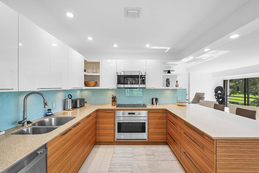 For Sale: $590,000 (2 beds, 2 baths, 1737 Square Feet)