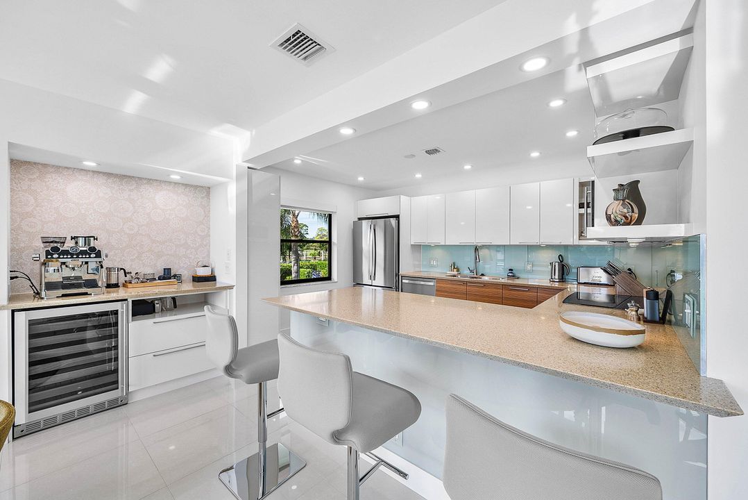 For Sale: $590,000 (2 beds, 2 baths, 1737 Square Feet)