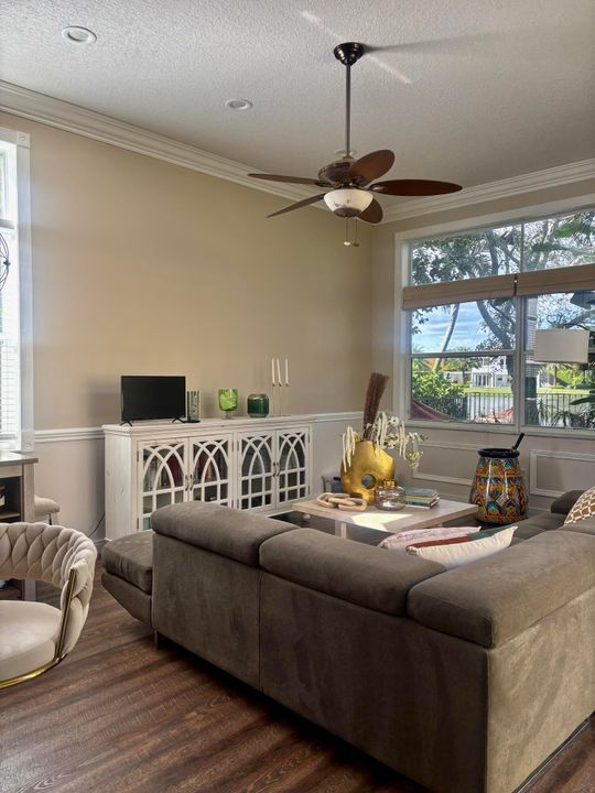 出租: $7,500 (4 贝兹, 2 浴室, 2250 平方英尺)