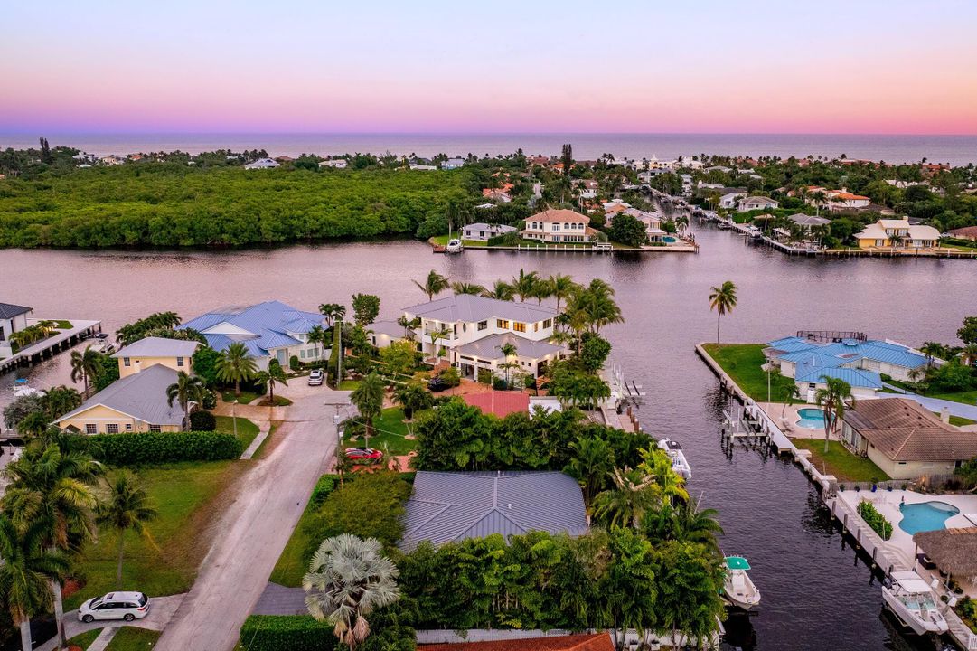 For Sale: $2,800,000 (3 beds, 2 baths, 2059 Square Feet)