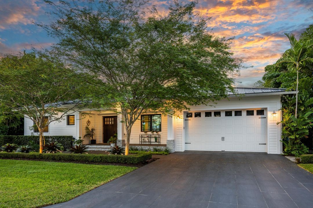 For Sale: $2,800,000 (3 beds, 2 baths, 2059 Square Feet)