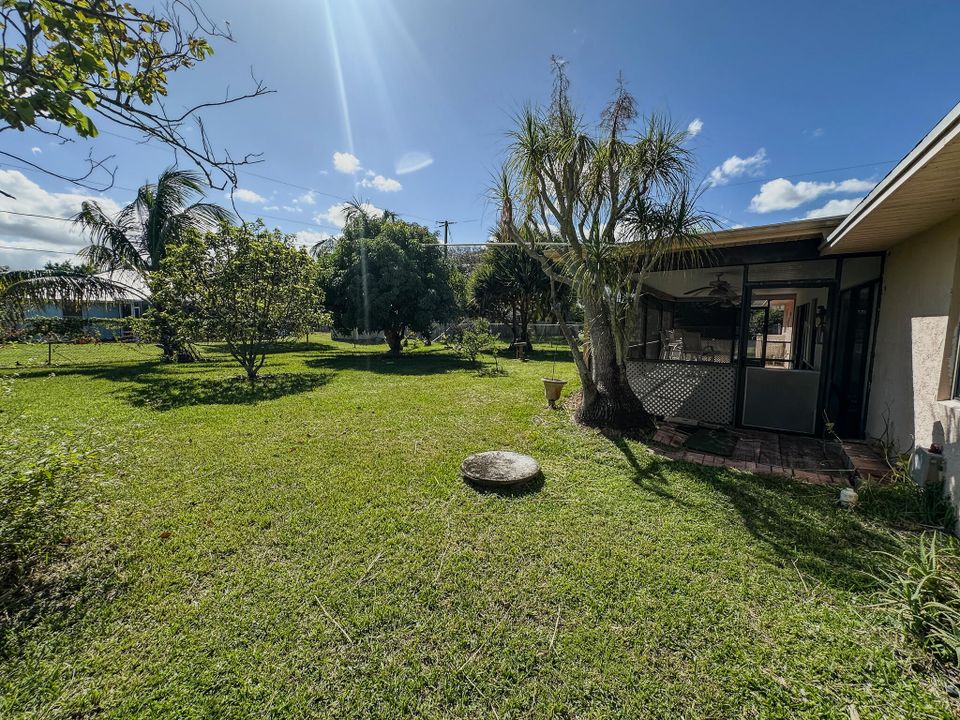 合同活跃: $343,000 (3 贝兹, 2 浴室, 1438 平方英尺)