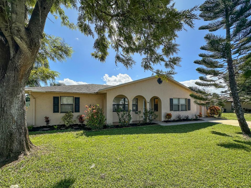 合同活跃: $343,000 (3 贝兹, 2 浴室, 1438 平方英尺)