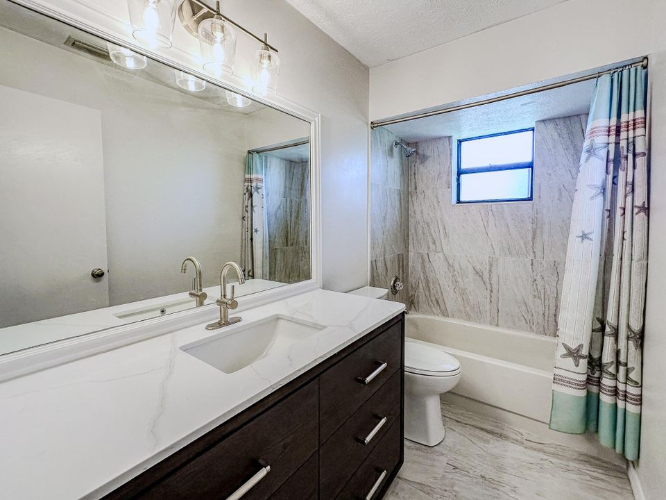 合同活跃: $343,000 (3 贝兹, 2 浴室, 1438 平方英尺)