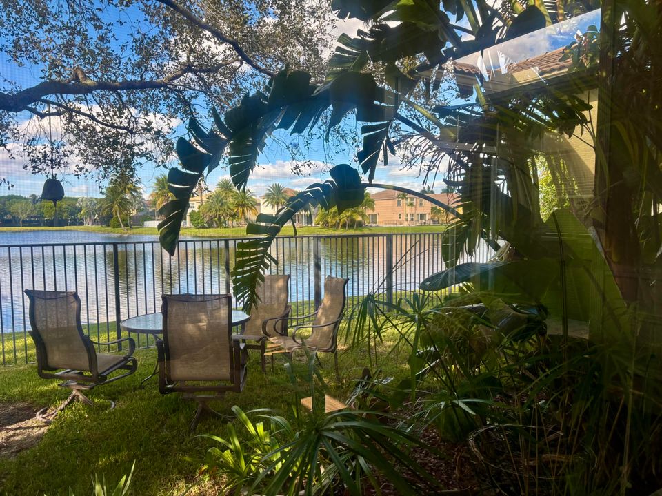 出租: $7,500 (4 贝兹, 2 浴室, 2250 平方英尺)