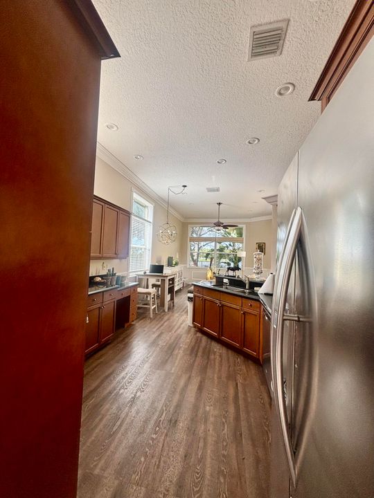 出租: $7,500 (4 贝兹, 2 浴室, 2250 平方英尺)