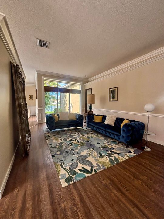 出租: $7,500 (4 贝兹, 2 浴室, 2250 平方英尺)