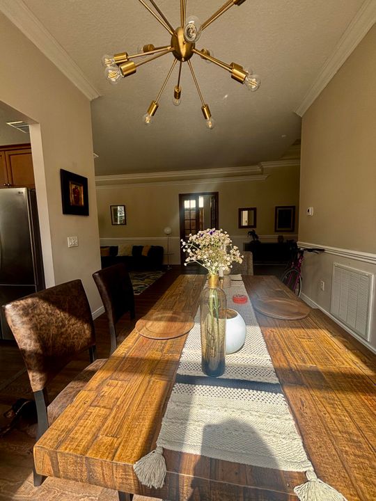 出租: $7,500 (4 贝兹, 2 浴室, 2250 平方英尺)