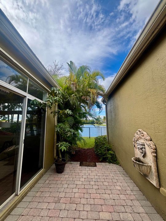 出租: $7,500 (4 贝兹, 2 浴室, 2250 平方英尺)