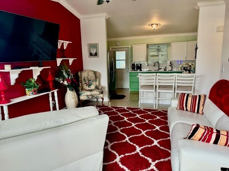 For Sale: $249,000 (2 beds, 2 baths, 825 Square Feet)