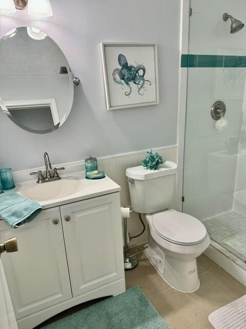 For Sale: $249,000 (2 beds, 2 baths, 825 Square Feet)