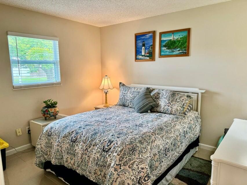 For Sale: $249,000 (2 beds, 2 baths, 825 Square Feet)