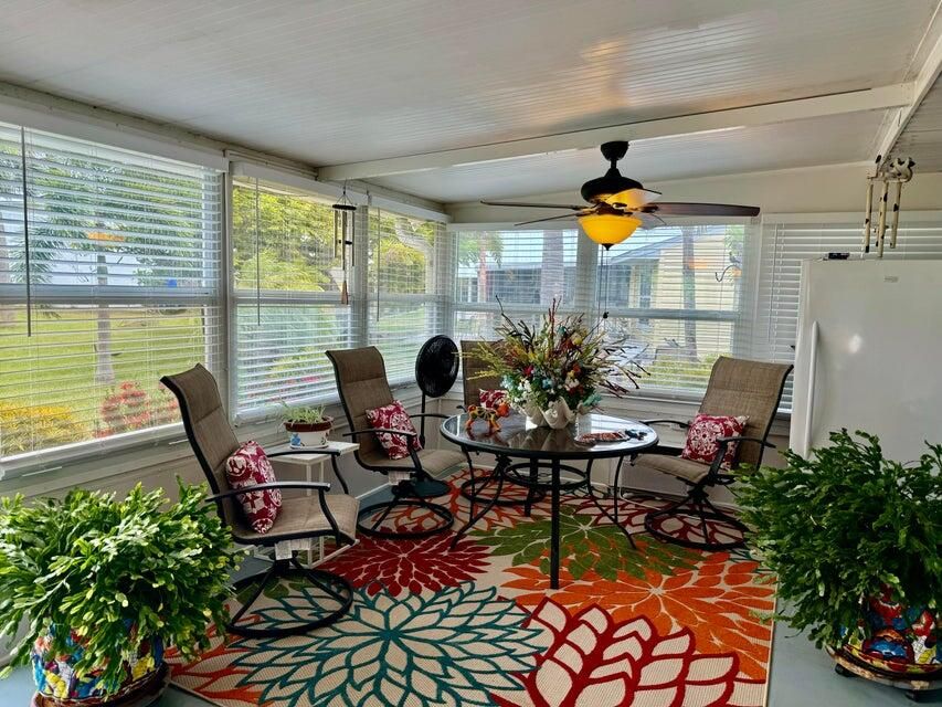 For Sale: $249,000 (2 beds, 2 baths, 825 Square Feet)