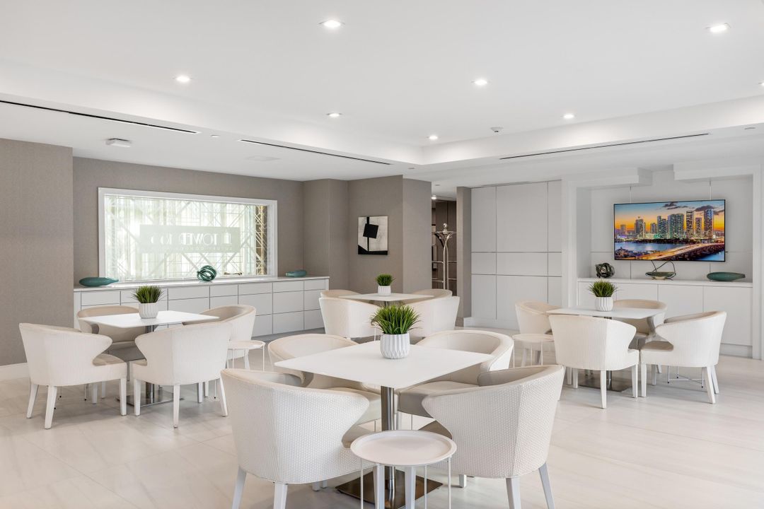 На продажу: $2,850,000 (2 спален, 3 ванн, 2810 Квадратных фут)