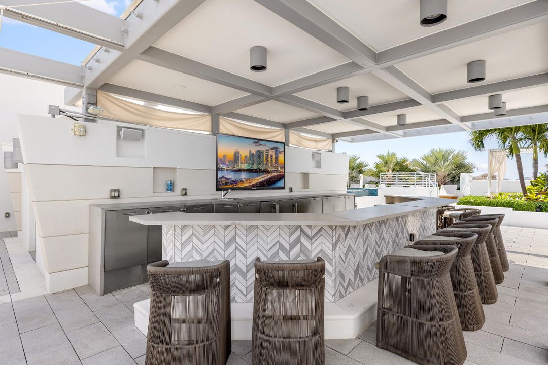 На продажу: $2,850,000 (2 спален, 3 ванн, 2810 Квадратных фут)