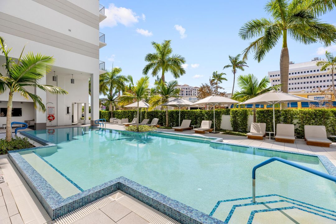 На продажу: $2,850,000 (2 спален, 3 ванн, 2810 Квадратных фут)