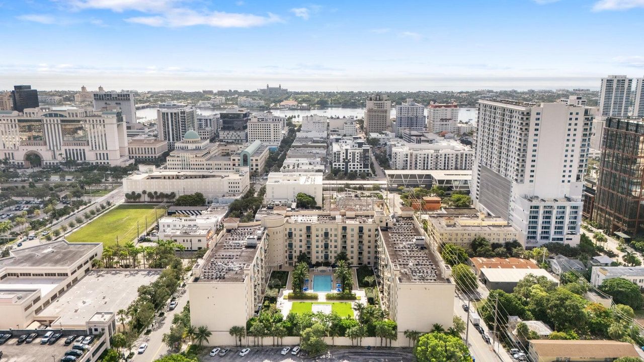 En Venta: $670,000 (3 camas, 3 baños, 2033 Pies cuadrados)