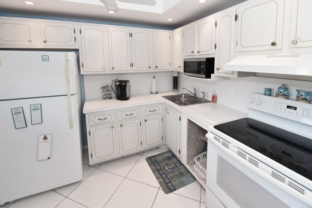 For Sale: $95,000 (1 beds, 1 baths, 624 Square Feet)