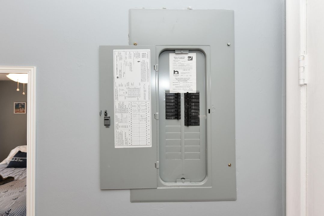 For Sale: $95,000 (1 beds, 1 baths, 624 Square Feet)