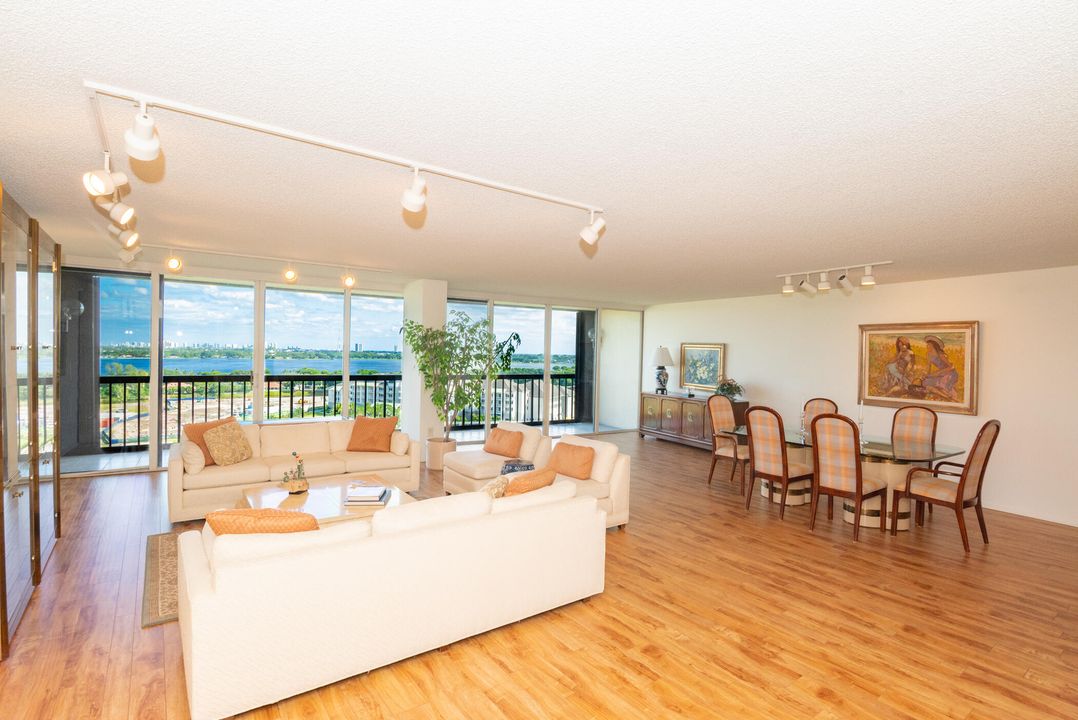 En Venta: $499,000 (3 camas, 3 baños, 2334 Pies cuadrados)