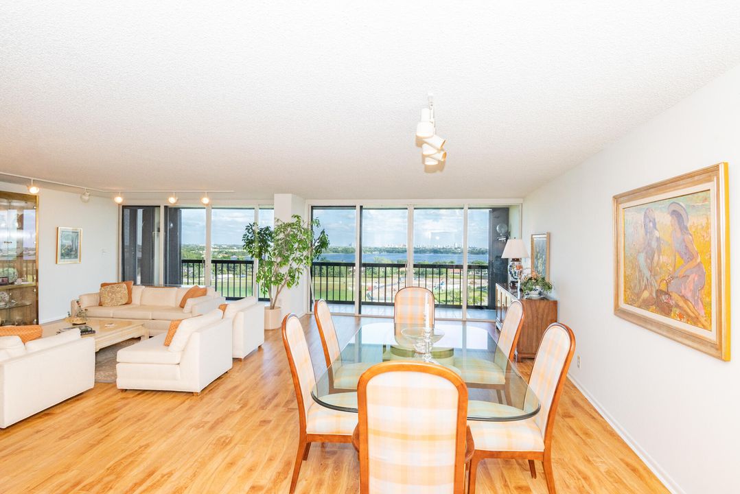 En Venta: $499,000 (3 camas, 3 baños, 2334 Pies cuadrados)