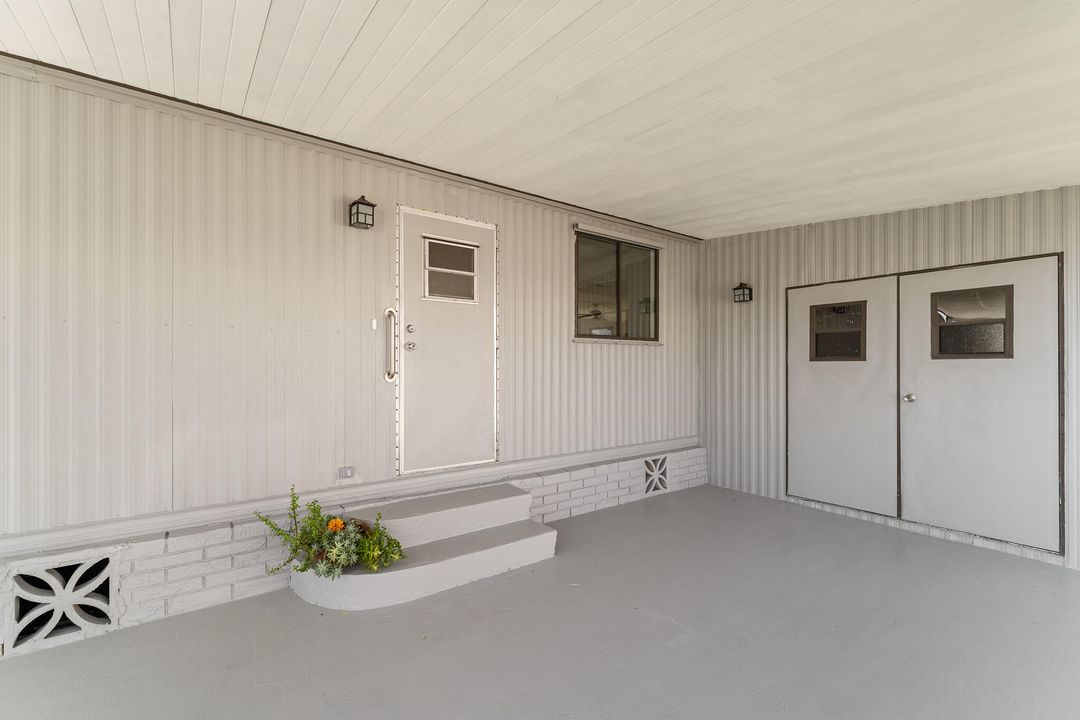 На продажу: $245,000 (2 спален, 2 ванн, 1040 Квадратных фут)