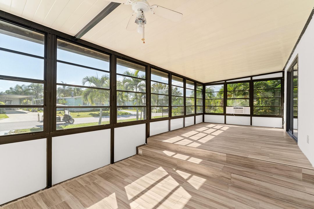 На продажу: $245,000 (2 спален, 2 ванн, 1040 Квадратных фут)