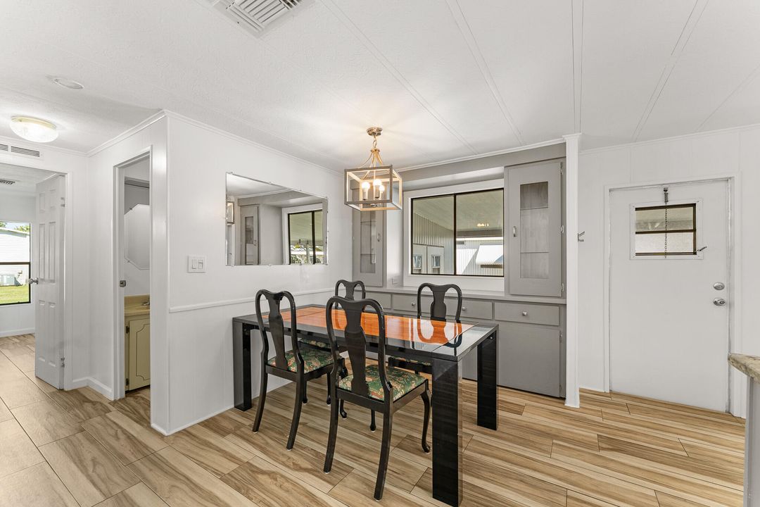 На продажу: $245,000 (2 спален, 2 ванн, 1040 Квадратных фут)