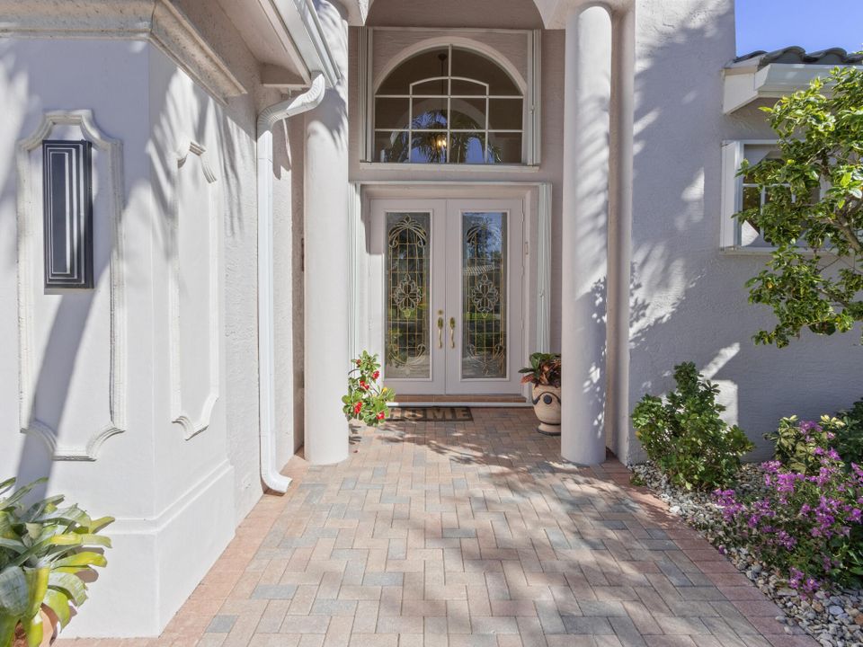 合同活跃: $749,000 (4 贝兹, 2 浴室, 2815 平方英尺)