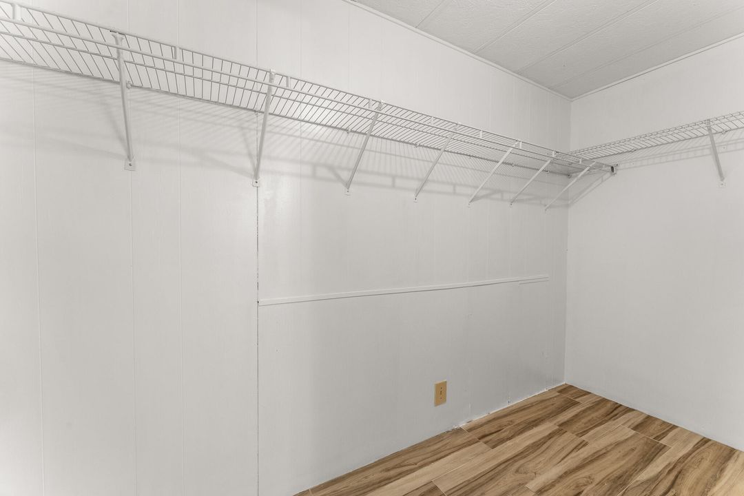 На продажу: $245,000 (2 спален, 2 ванн, 1040 Квадратных фут)