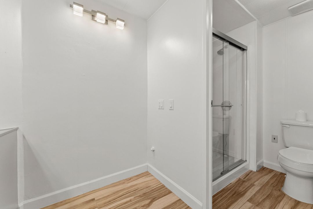 На продажу: $245,000 (2 спален, 2 ванн, 1040 Квадратных фут)