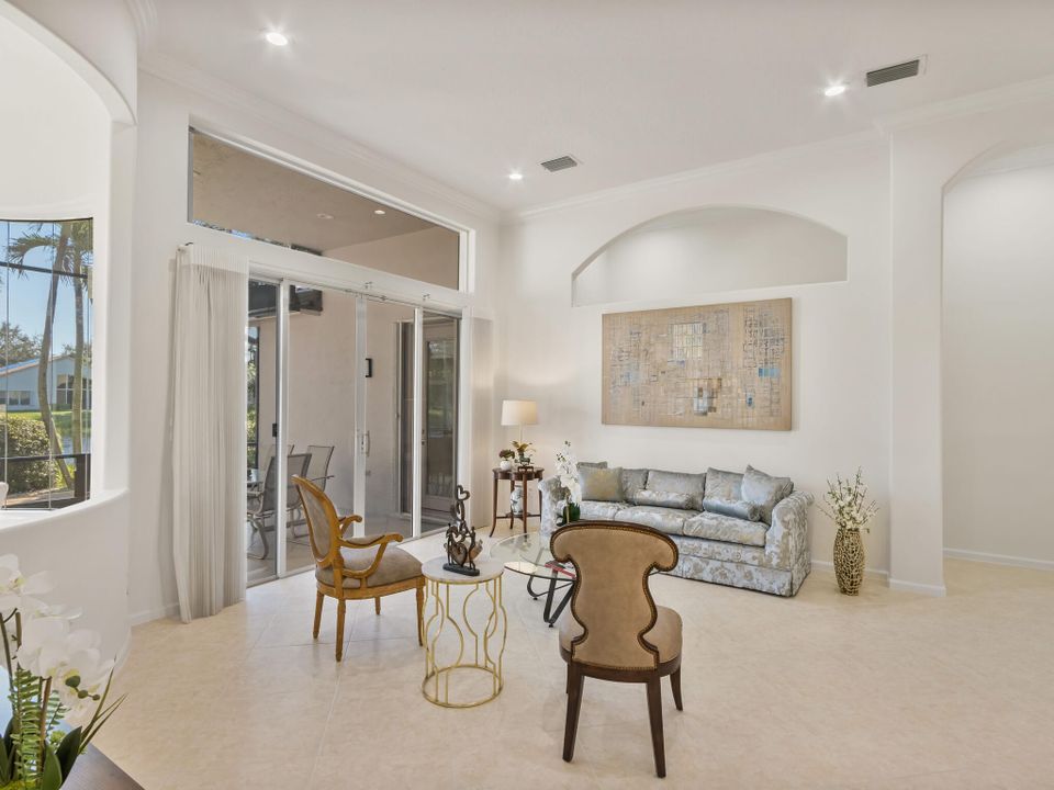 合同活跃: $749,000 (4 贝兹, 2 浴室, 2815 平方英尺)