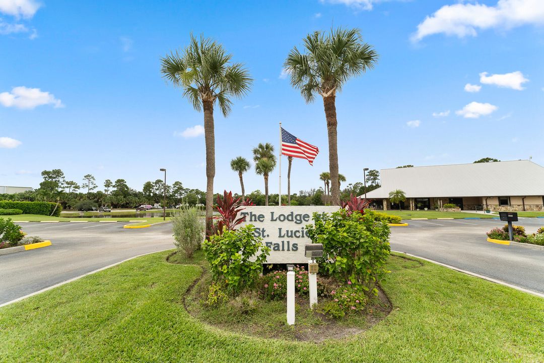 На продажу: $245,000 (2 спален, 2 ванн, 1040 Квадратных фут)