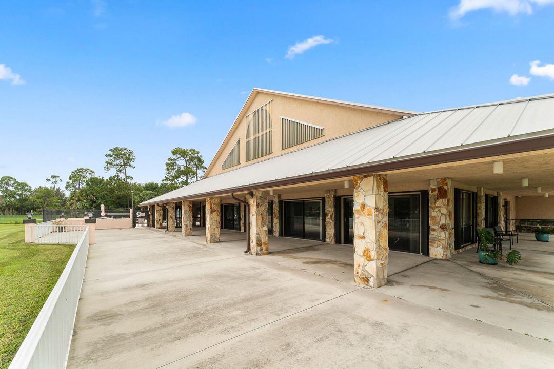 На продажу: $245,000 (2 спален, 2 ванн, 1040 Квадратных фут)