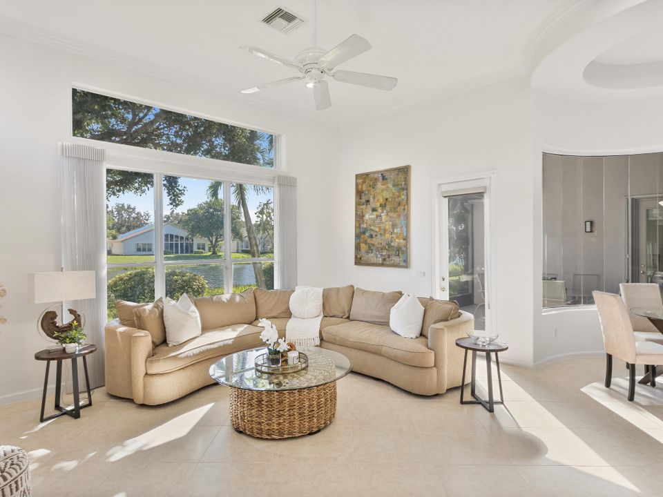 合同活跃: $749,000 (4 贝兹, 2 浴室, 2815 平方英尺)