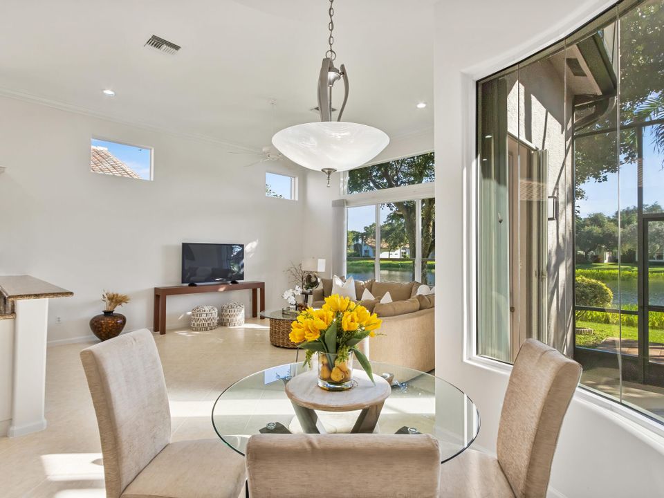 合同活跃: $749,000 (4 贝兹, 2 浴室, 2815 平方英尺)