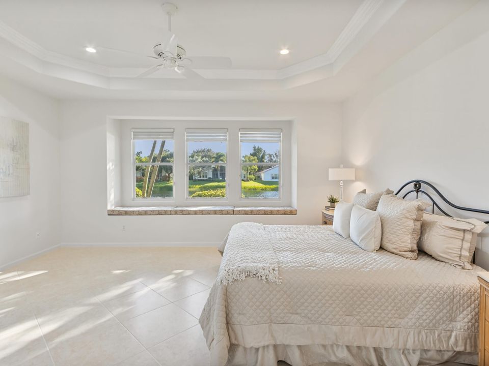 合同活跃: $749,000 (4 贝兹, 2 浴室, 2815 平方英尺)