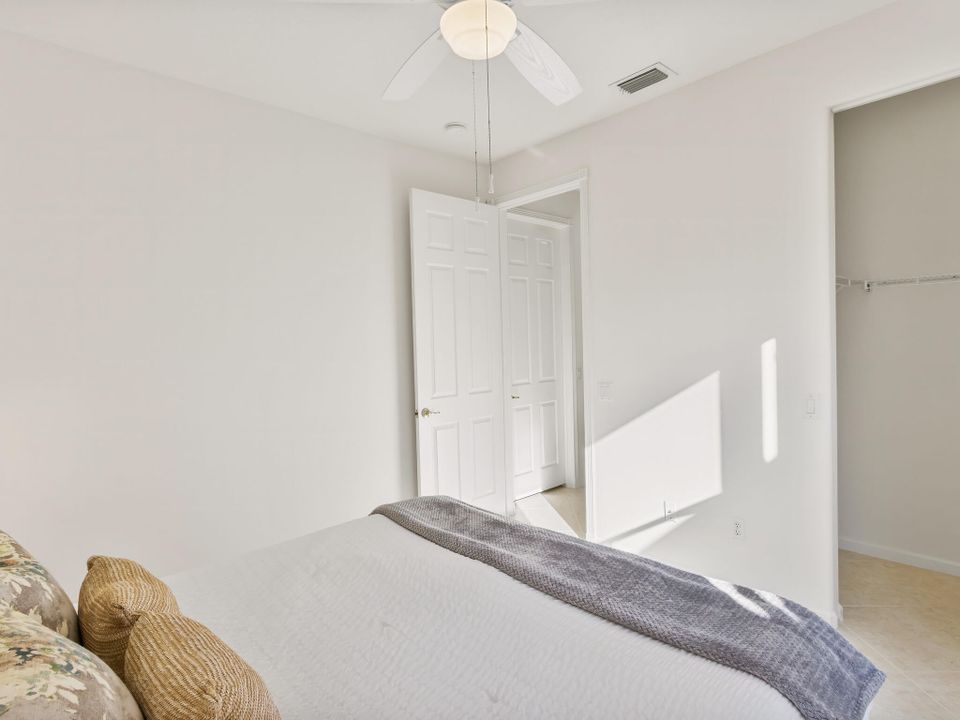 合同活跃: $749,000 (4 贝兹, 2 浴室, 2815 平方英尺)